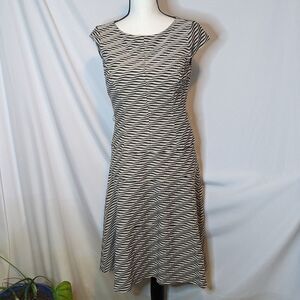 EUC - Anne Klein Brown and Black Cap Sleeve Dress - 6